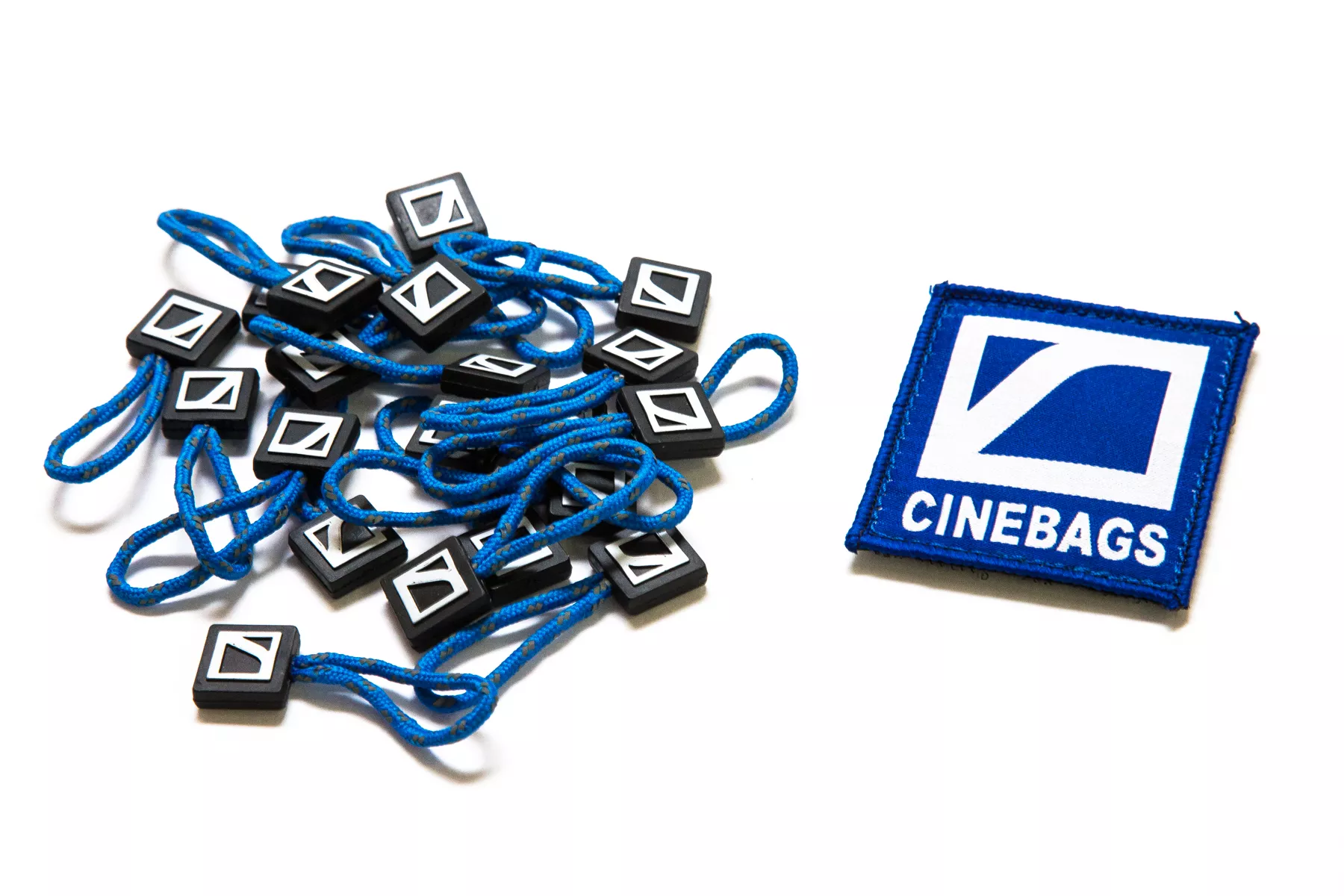 Patch and zipper pulls - Royal blue